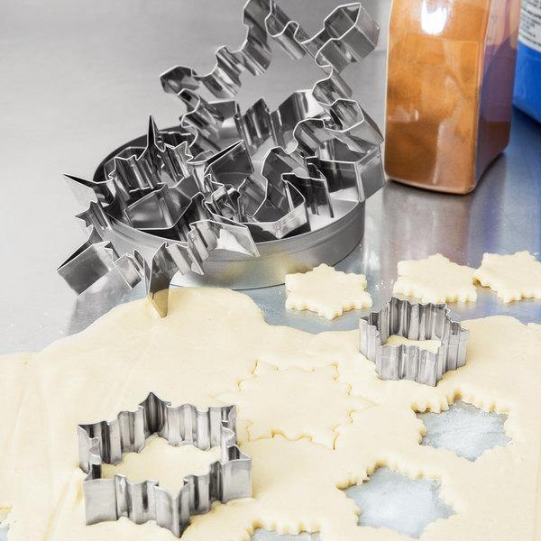 ATECO 4843 Snowflake Cookie Cutter Set - Stainless Steel, Set of 5 - Canadian Distribution - Ships Free Within Canada on Orders Above CAD $199 - Image 2