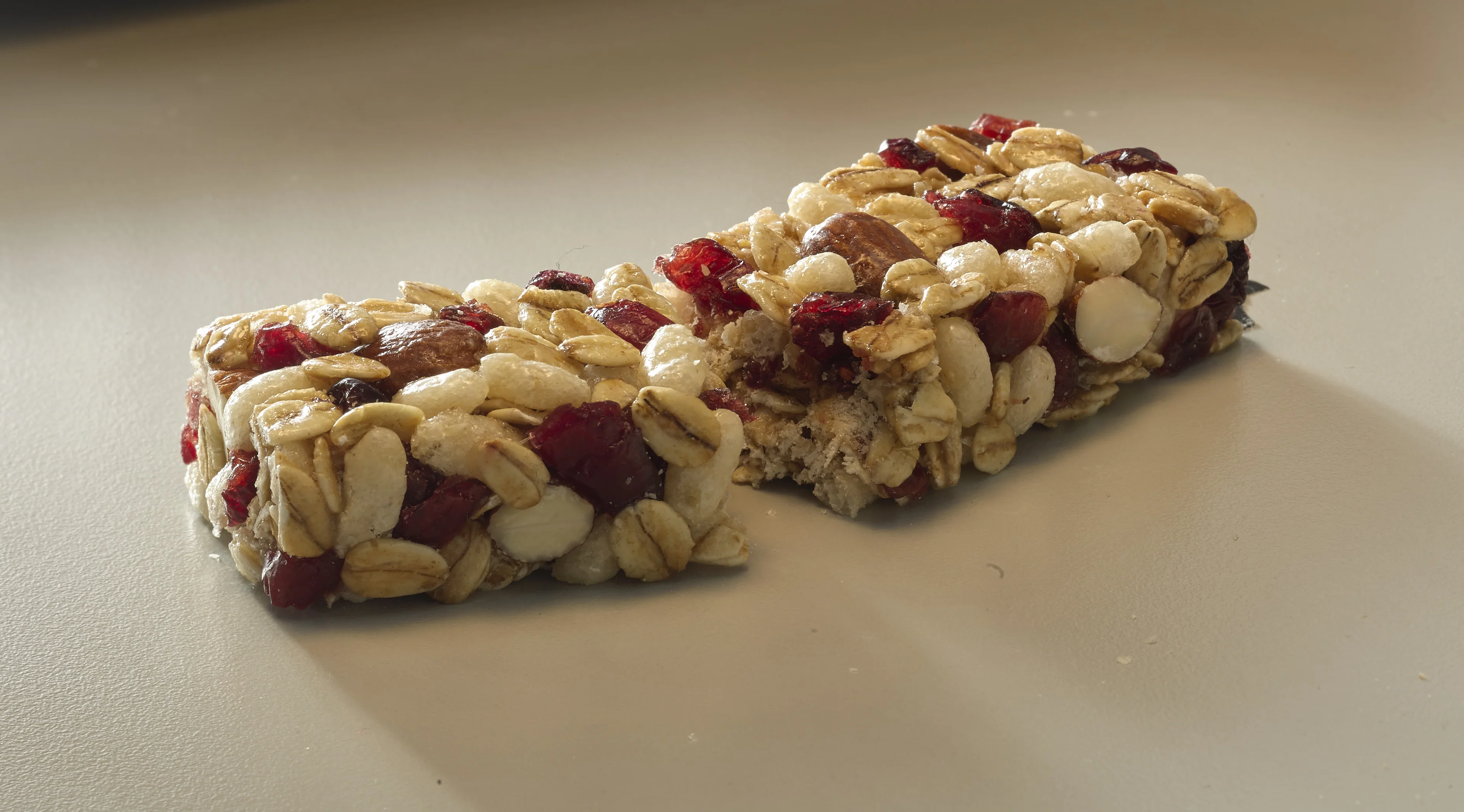 Bar Granola Fruit & Nut - 96 x 35 g - Nature Valley - Restaurant and Foodservice Ingredients - Canadian Distribution - Ships Free Within Canada on Orders Above CAD $199 - Image 4