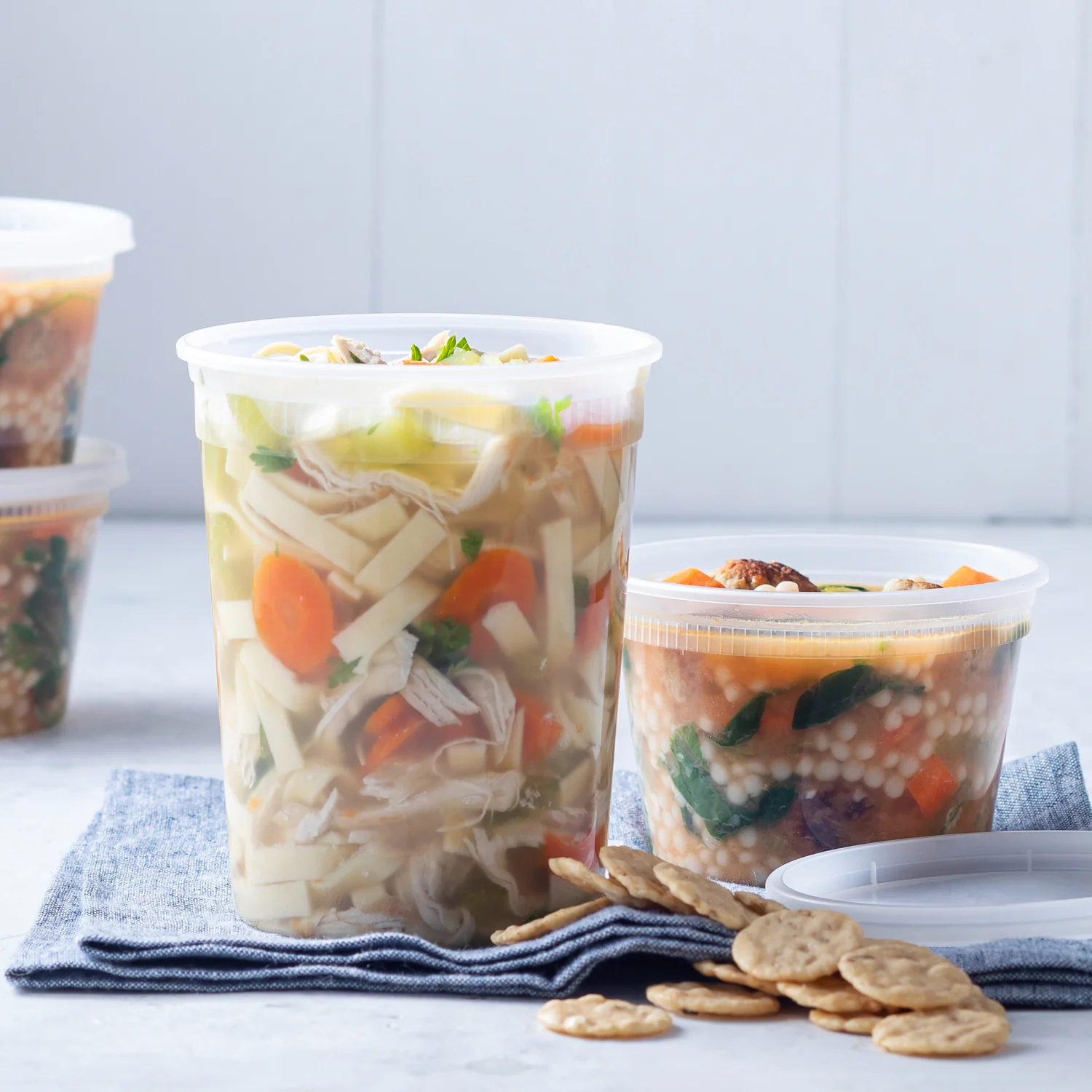 Container Plastic Deli Translucent With Lid - 240 x 32 oz - Delitainer - Packaging and Accessories - Restaurant Supplies and Equipment - Canadian Distribution - Image 11
