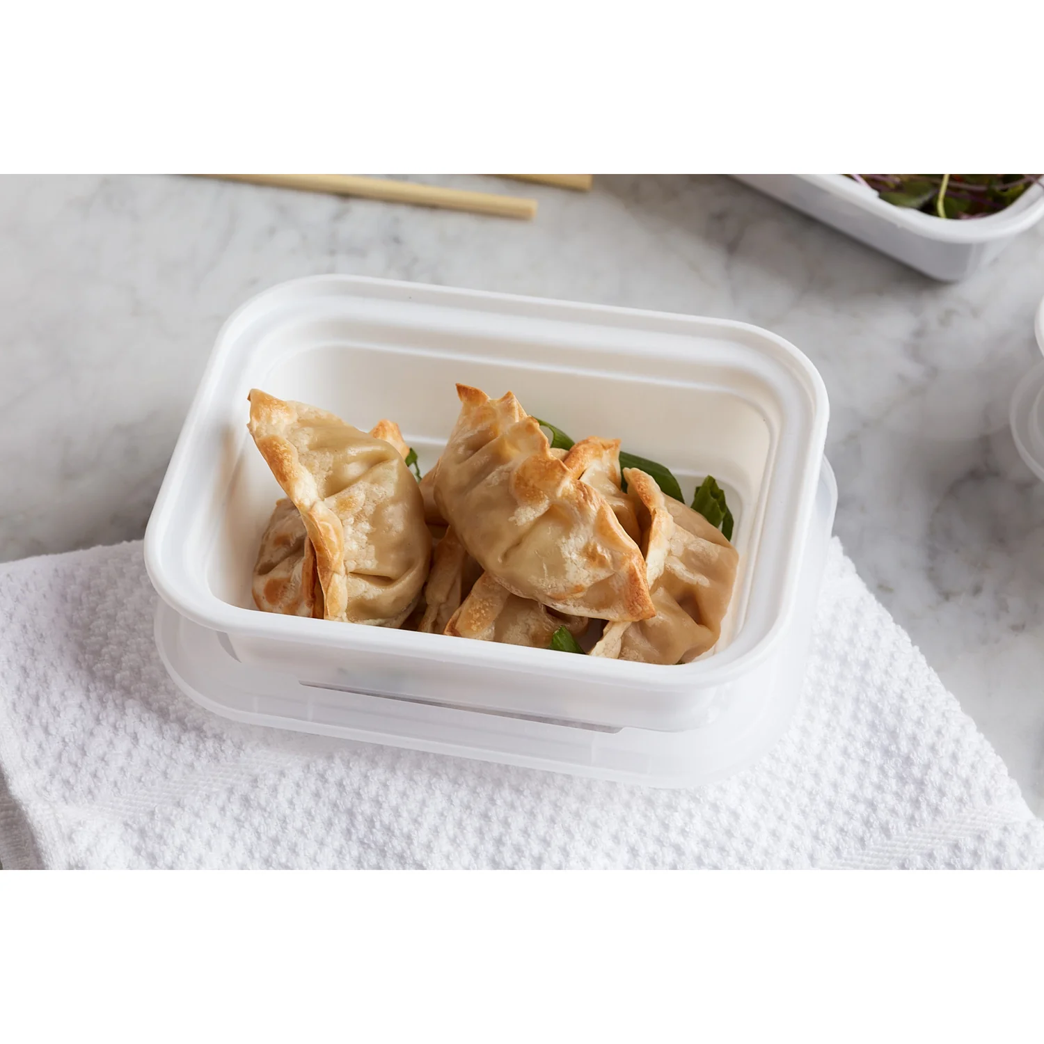 Container Plastic Rectangle White with Lid - 150 x 12 oz - Versatainer - Packaging and Accessories - Restaurant Supplies and Equipment - Canadian Distribution - Image 8