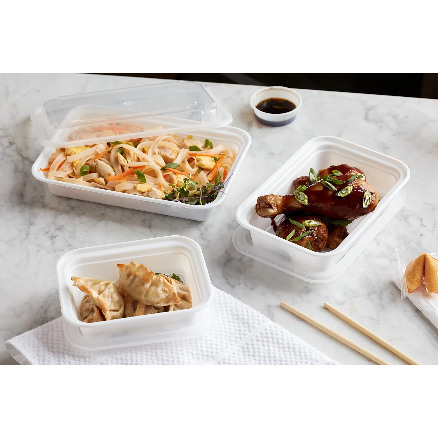 Container Plastic Rectangle White with Lid - 150 x 12 oz - Versatainer - Packaging and Accessories - Restaurant Supplies and Equipment - Canadian Distribution - Image 9