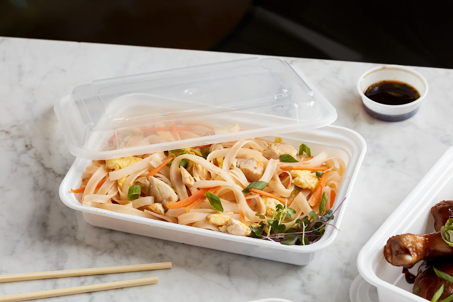 Container Plastic Rectangle White with Lid - 150 x 38 oz - Versatainer - Packaging and Accessories - Restaurant Supplies and Equipment - Canadian Distribution - Image 10