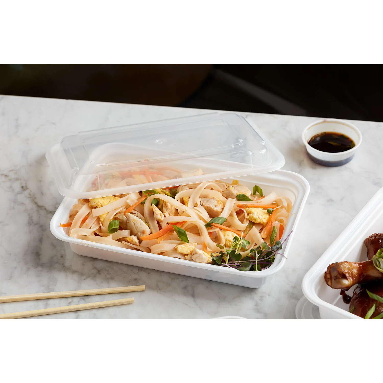 Container Plastic Rectangle White with Lid - 150 x 38 oz - Versatainer - Packaging and Accessories - Restaurant Supplies and Equipment - Canadian Distribution - Image 6