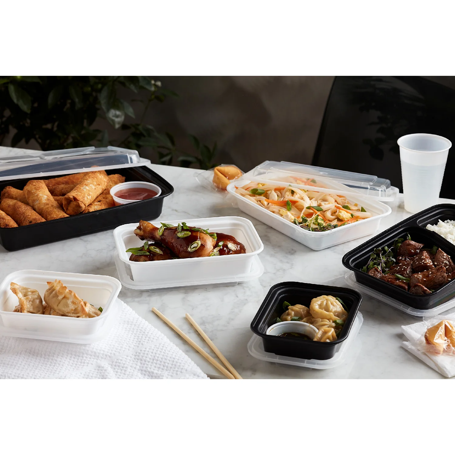 Container Plastic Rectangle White with Lid - 150 x 38 oz - Versatainer - Packaging and Accessories - Restaurant Supplies and Equipment - Canadian Distribution - Image 8
