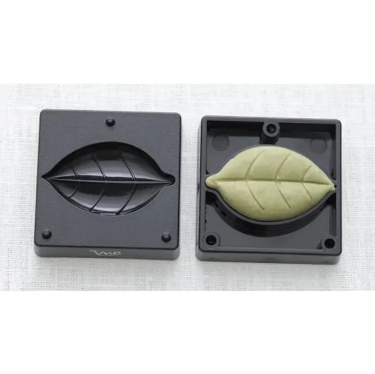 MACHIKO CHIBA Japanese Sweets Mould Set, Leaf Nerikiri - Canadian Distribution - Ships Free Within Canada on Orders Above CAD $199 - Image 3