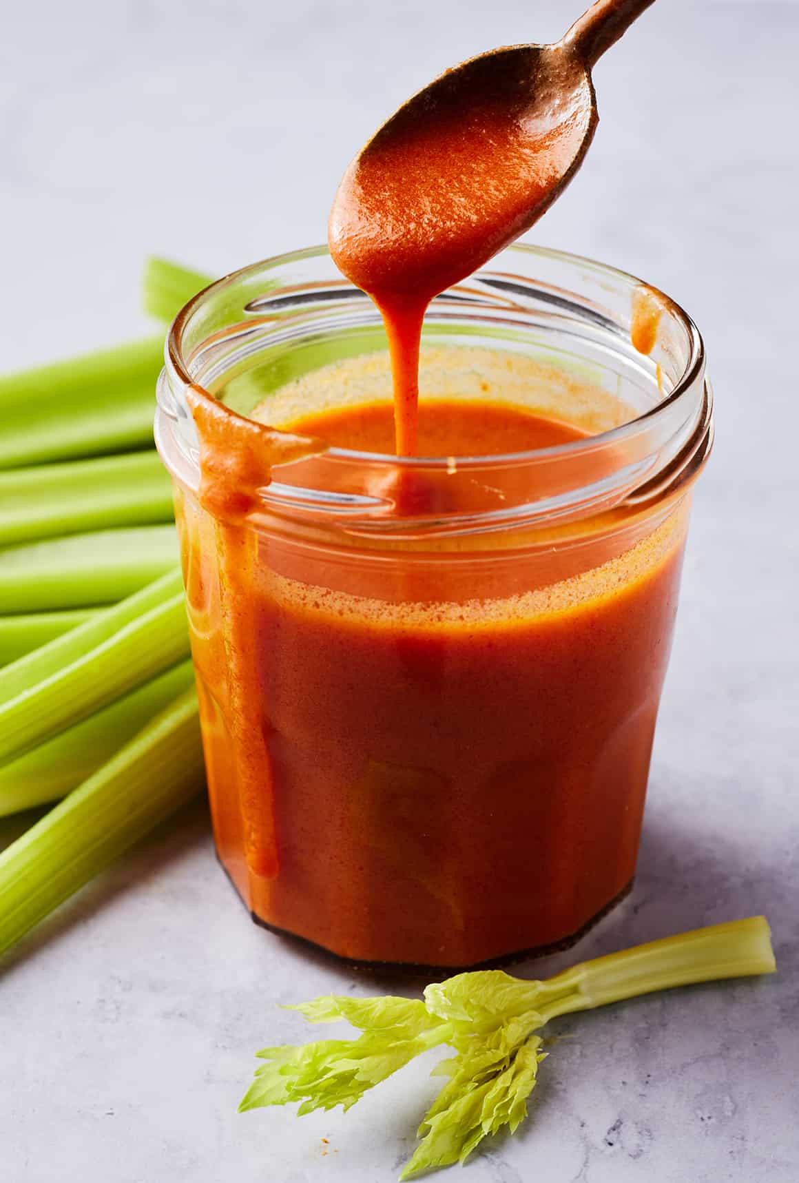 Sauce Buffalo - 2 x 3.8 L - Pintys Premium - Restaurant and Foodservice Ingredients - Canadian Distribution - Ships Free Within Canada on Orders Above CAD $199