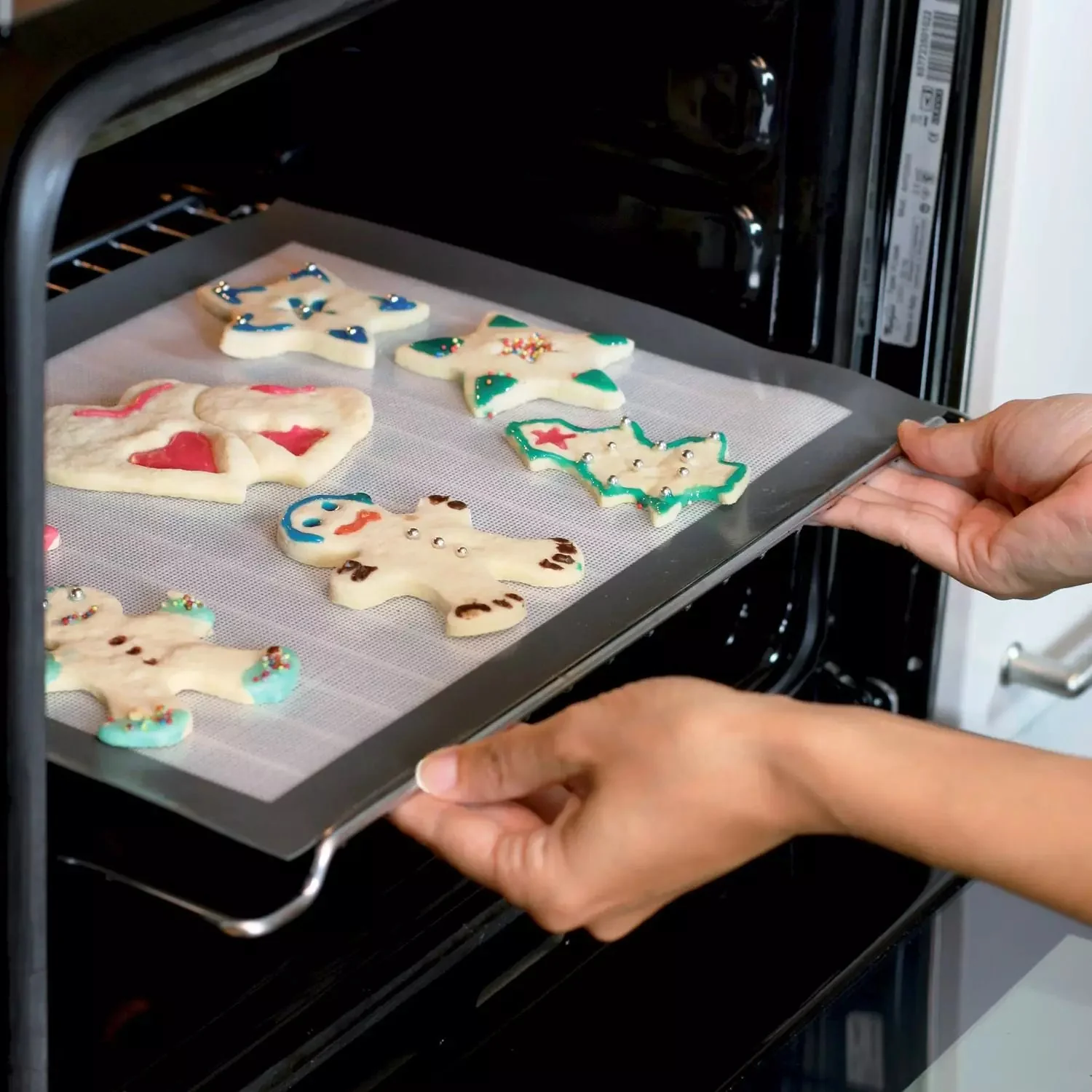 SILIKOMART Fiberglass Silicone Pastry Mat 400 x 300 mm - Canadian Distribution - Ships Free Within Canada on Orders Above CAD $199 - Image 2