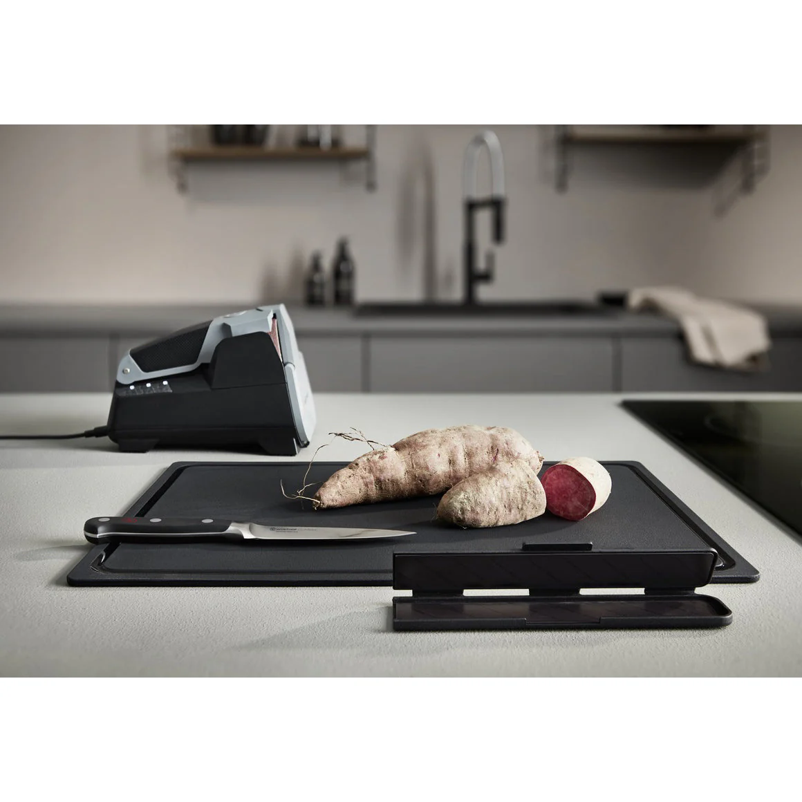 WUSTHOF Flexible TPU Cutting Board – Black, 15 x 9.8 in (38 x 25 cm) - Canadian Distribution - Image 4